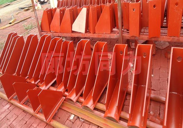 垂直圓形管道帶墊板二支點支架